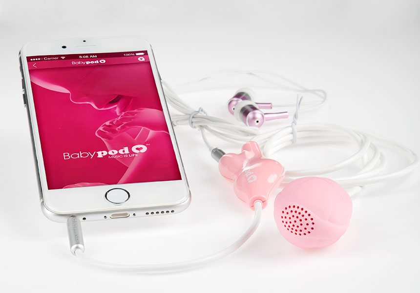Babypod plugged to an Iphone - Music is Life - Música en el embarazo